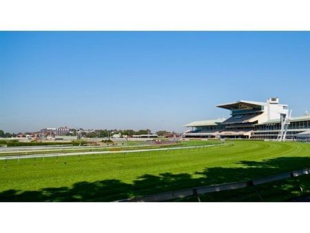 Executive style two bedroom apartment - Photo 4