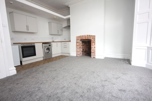 8 Bank Parade, Preston - Photo 1