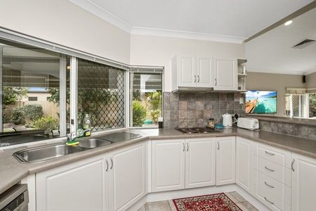 FAMILY HOME CLOSE TO THE BEACH! - Photo 2