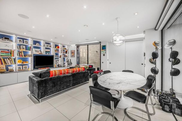 3 bedroom mews to rent - Photo 1