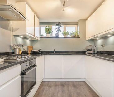 3 bedroom flat to rent - Photo 5