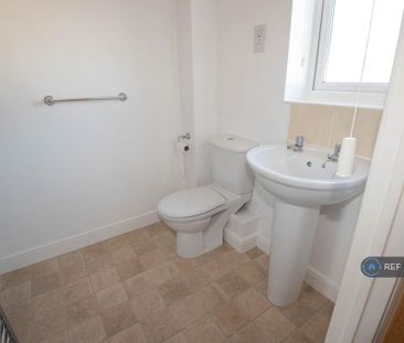 3 bedroom semi-detached house to rent - Photo 4