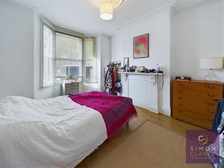 4 bedroom end of terrace house to rent - Photo 5