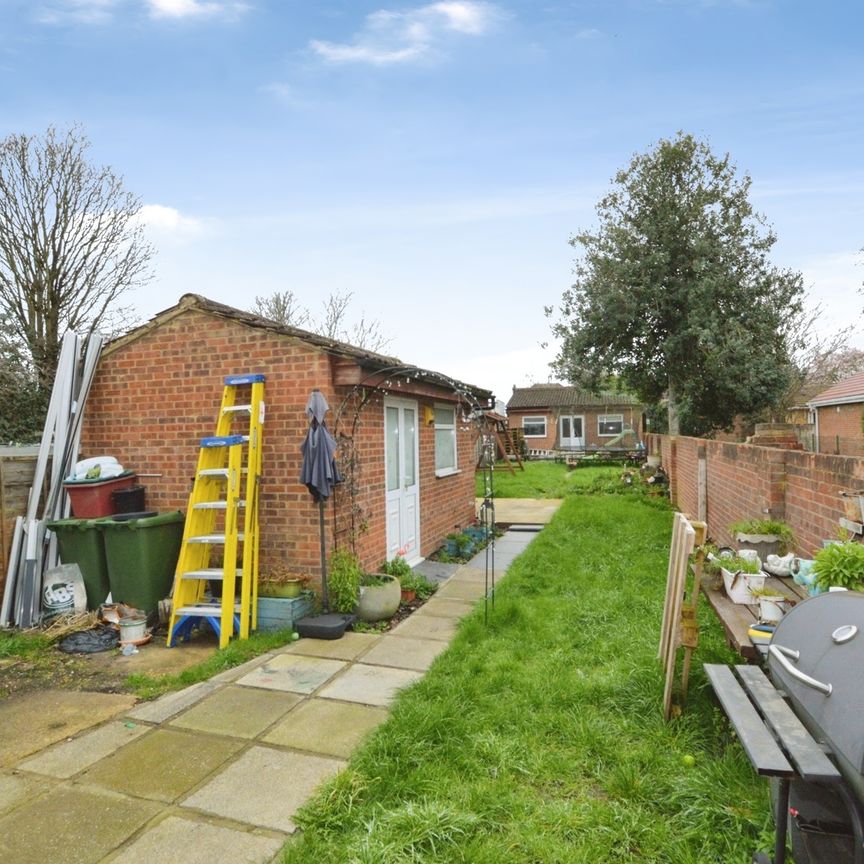 Dene Avenue, Hounslow, TW3 3AQ - Photo 1