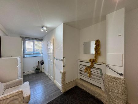 5 bedroom terraced house to rent - Photo 2