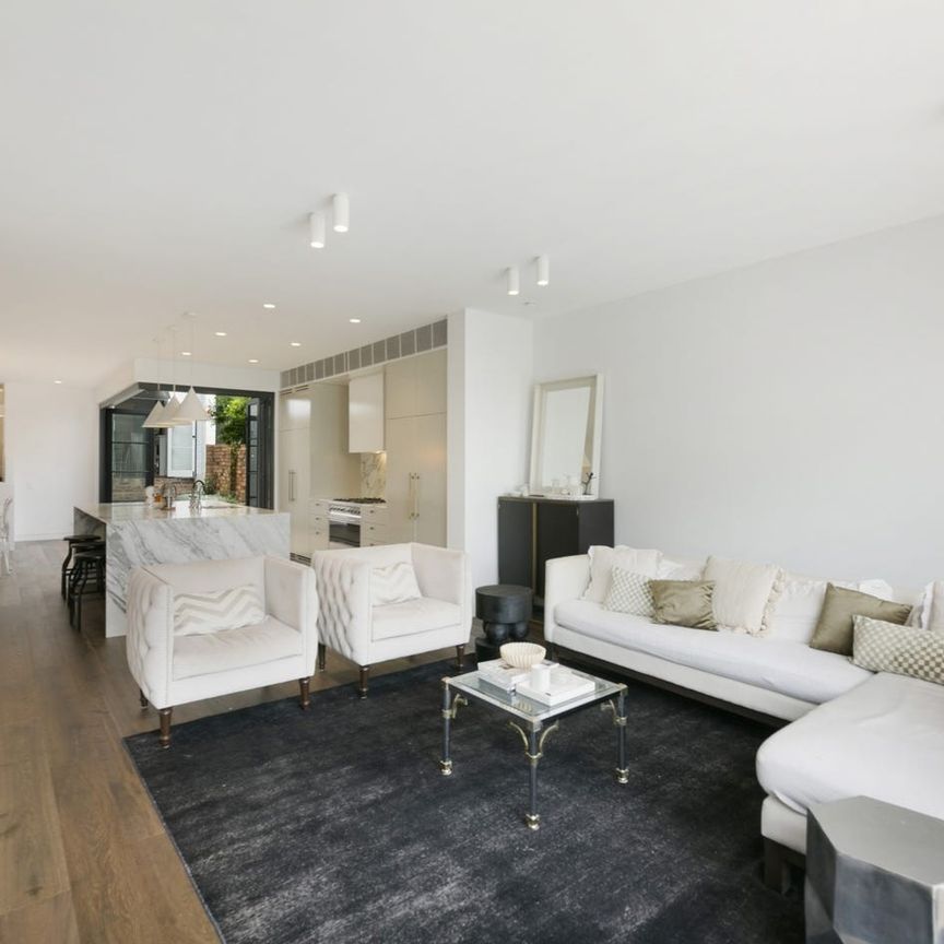 Modern masterpiece in ultra desirable location - Photo 1