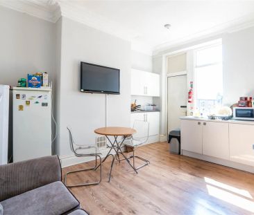 1 bed house share to rent in Chillingham Road, Heaton, NE6 - Photo 1