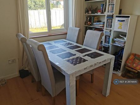 3 bedroom end of terrace house to rent - Photo 3