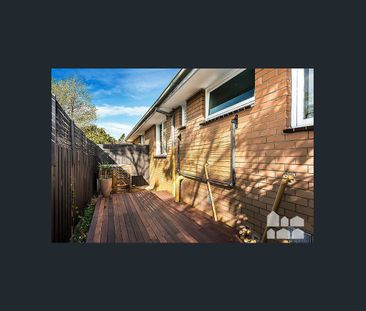 Low Maintenance Living In A Leafy, Friendly Neighbourhood. - Photo 4