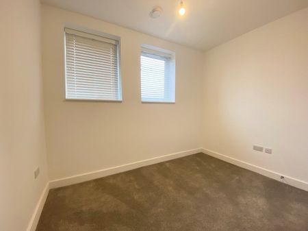 Peterborough - Photo 3