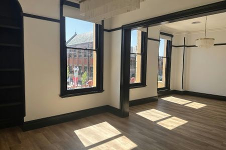 EXECUTIVE 4 BEDROOM APARTMENT IN THE CBD! - Photo 2