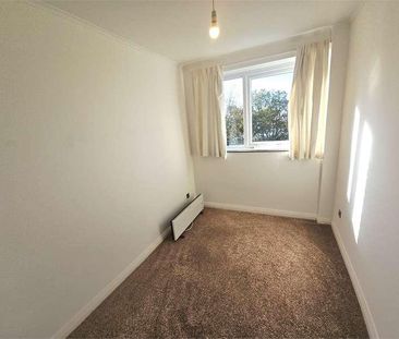St Clements Court East, Leigh On Sea, Leigh On Sea, SS9 - Photo 1