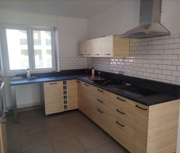 Location Appartement 3 pièces 71m² - Photo 3
