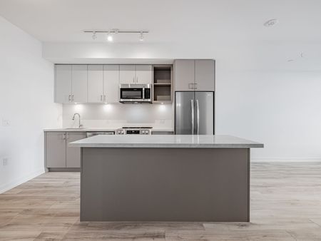 For Lease - 333 Sunseeker Avenue Unit# 230, Innisfil, Ontario - Photo 3