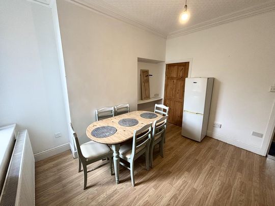 4 bedroom property to rent - Photo 1