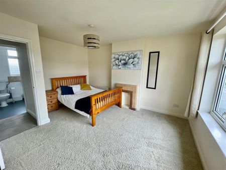 3 bedroom detached house to rent - Photo 3