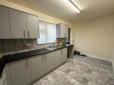 Hardy Road, Wednesbury, WS10 - Photo 4