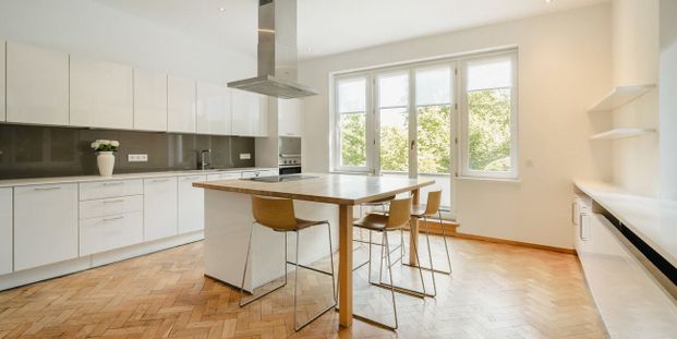 Woning te huur in Ukkel voor € 4.900 met 4 slaapkamers - Foto 1
