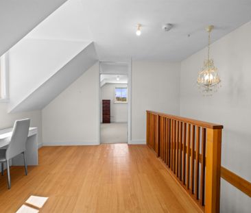 Charming Sandstone Home - Photo 5