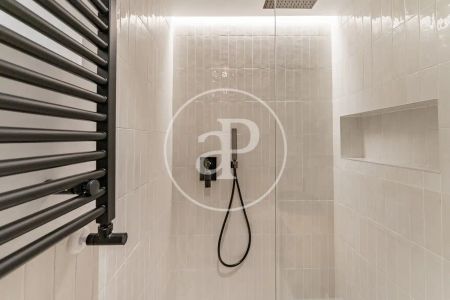 Piso de alquiler en C. del Molino de Viento, Universidad - Malasaña - Photo 5