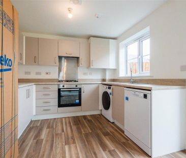 3 bedroom semi-detached house to rent - Photo 6