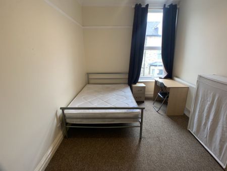 Feversham Crescent, Wigginton Road - P2111 - Photo 4