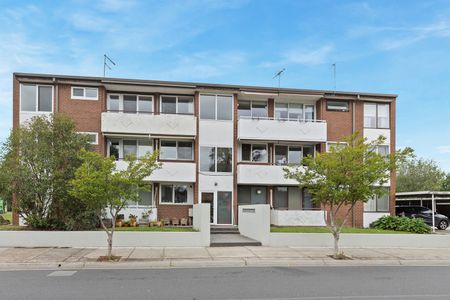 8/209 Maribyrnong Road, Ascot Vale VIC 3032 - Photo 4