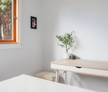 Spacious Unfurnished Family Home With Outdoor Entertaining Area & G... - Photo 5