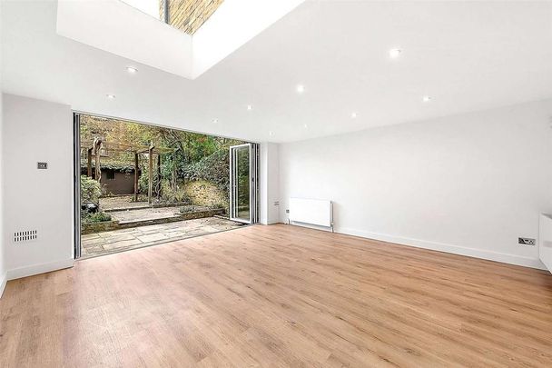 4 bedroom terraced house to rent - Photo 1