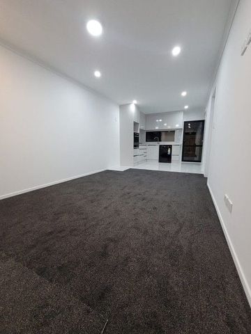 Stunning 3BR Townhouse in Papatoetoe - Photo 4