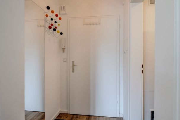 Milbertshofen: Renovated apartment with desinger furniture - Photo 1