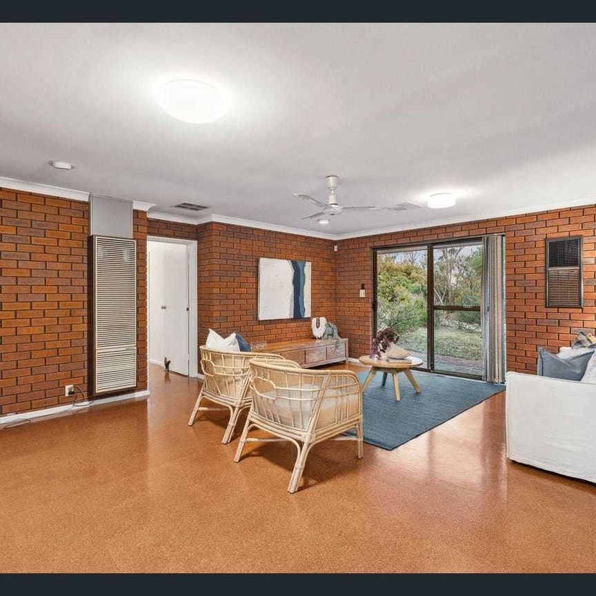 Beautiful 5 x 2 Character Home - Photo 1