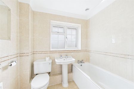 3 bedroom House in Millins Close, Sandhurst - Photo 3