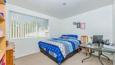 Sun Filled Family Home in Massey - Photo 4