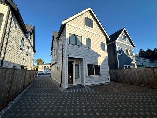 Executive Living: 4 Bedroom + Office Home W/ High End Finishes. Double Garage. - Photo 1