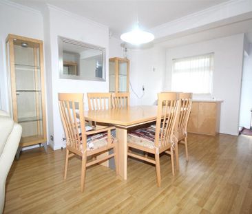 4 bedroom end of terrace house to rent - Photo 1