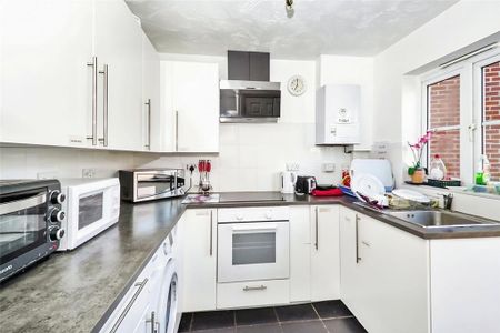 1 bedroom in a house share to rent - Photo 4