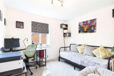 Bolton Drive, Shinfield, Reading, Berkshire, RG2 - Photo 2