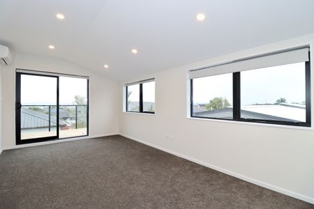 Macleans Zone Beachside Living Stylish Brand New Home - Photo 3