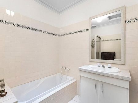 11 Davis Street, Kensington VIC 3031 - Photo 5