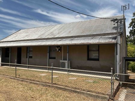 NORTH TAMWORTH - Yard maintenance included - Five Bedroom - Photo 3