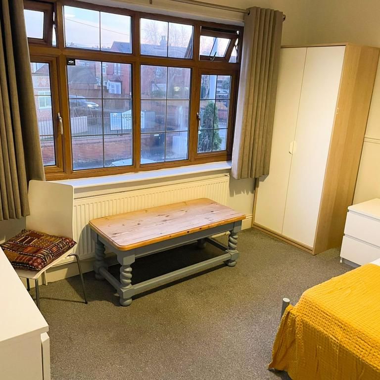 1 bedroom in a house share to rent - Photo 1