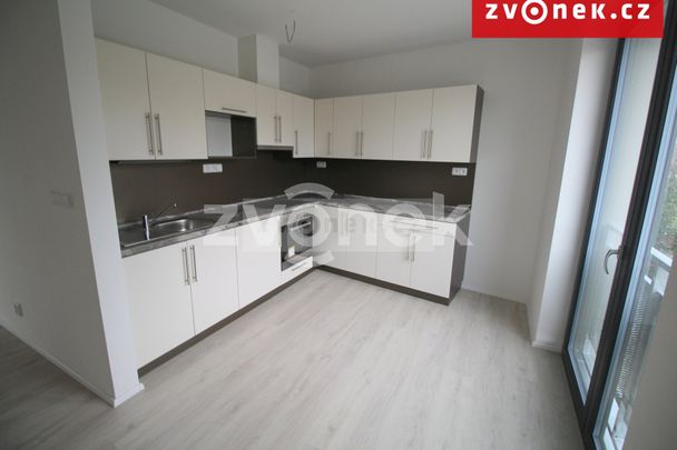 Pronájem bytu 2+kk 52 m², Otrokovice - Фото 1