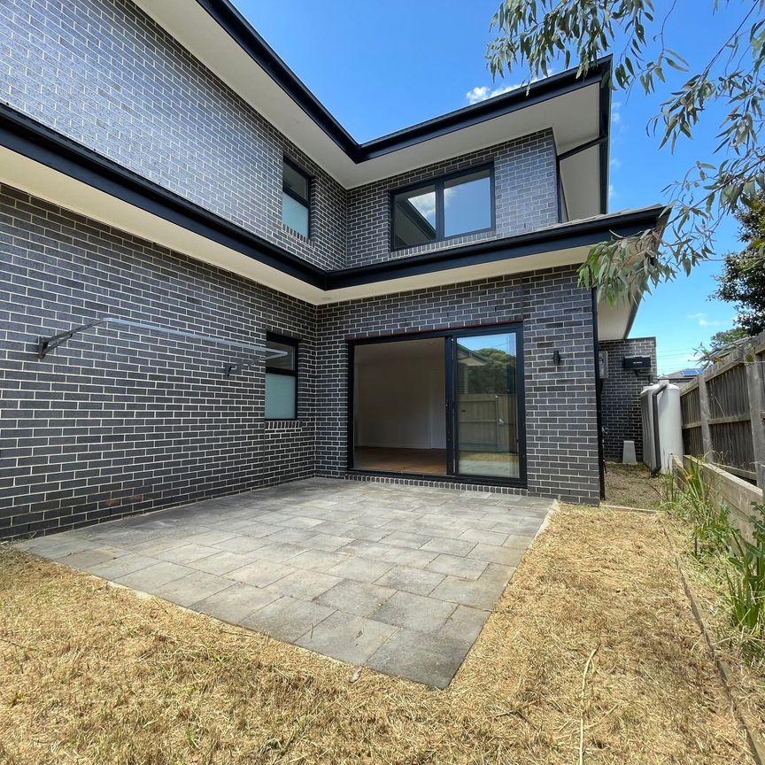 Brand New Townhouse in Prime Mount Waverley Court Location - Photo 1