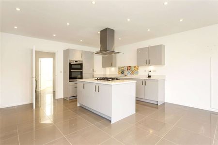 A beautiful detached family home in a semi rural location. - Photo 3