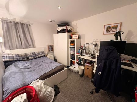 2 bedroom Flat To Let - Photo 5
