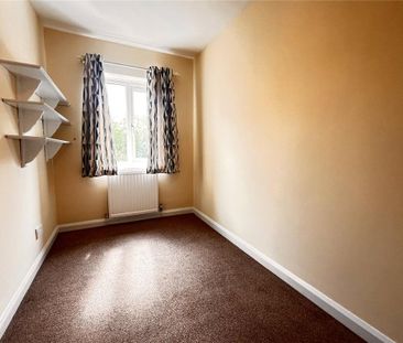 4 bedroom semi-detached house to rent - Photo 3