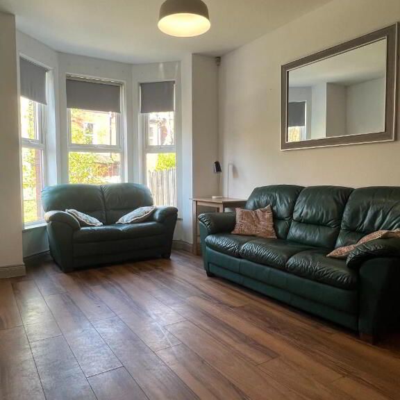 Room's Available August 1st, 34a Delhi Street, Belfast, BT7 3AJ - Photo 1