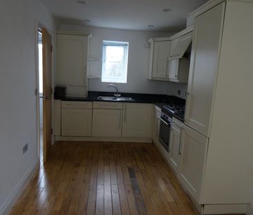 3 bedroom end of terrace house to rent - Photo 6