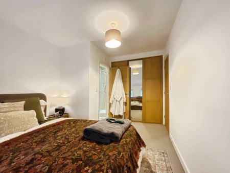 3 bedroom Semi-Detached House to let - Photo 5